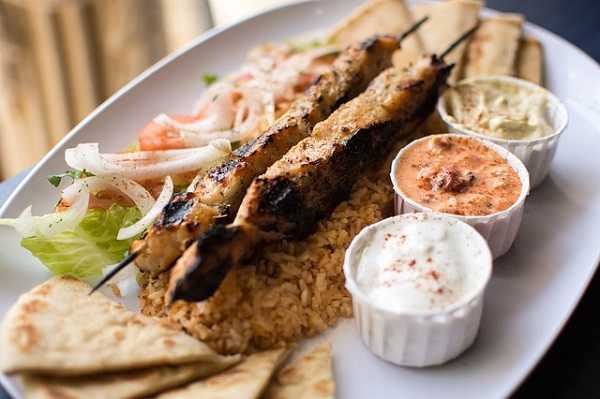 Comer en Santorini: Souvlaki - plato típico de Santorini
