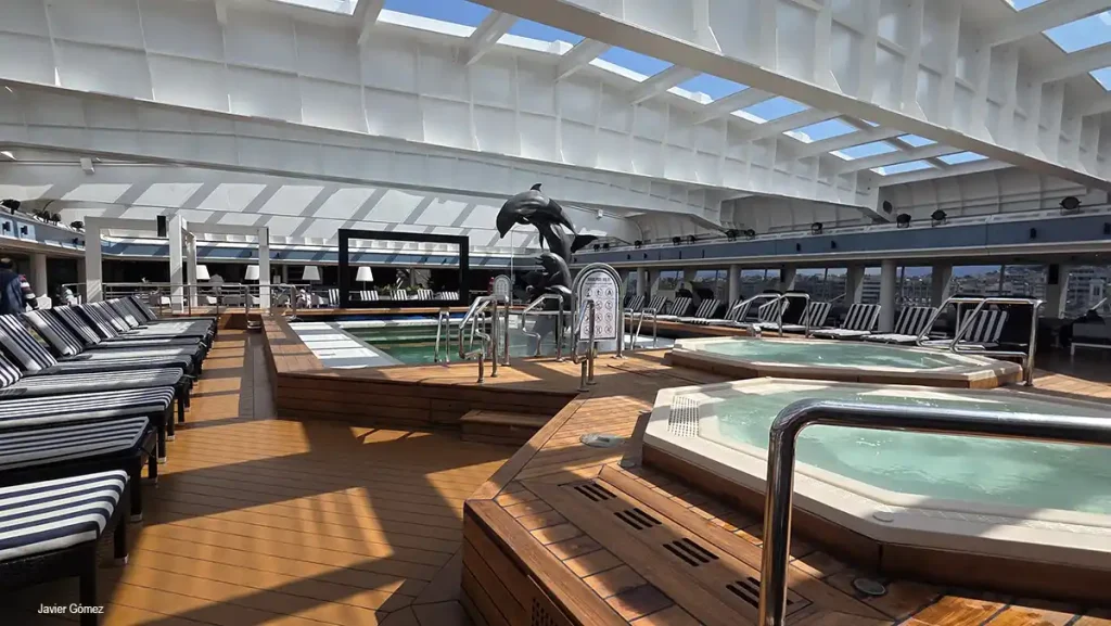 Piscinas en Celestyal Journey