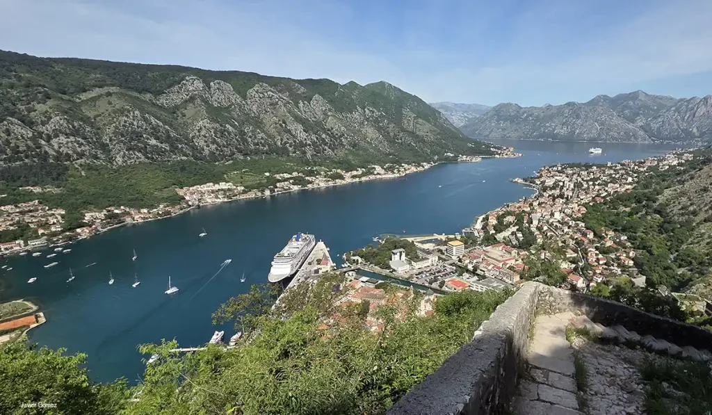 Vistas de Kotor desde la fortaleza de San Juan